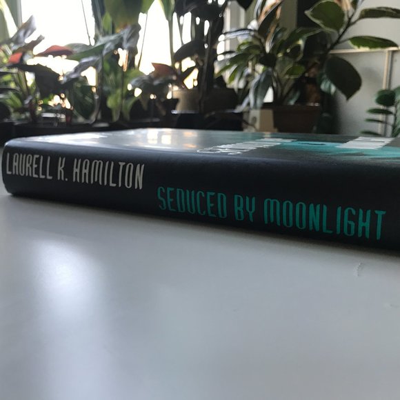 🧿 2 for $25 🧿 Laurell K Hamilton - Seduced By Moonlight - A Novel - Picture 5 of 12